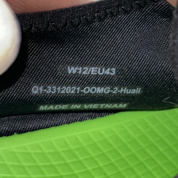 Oofos OOMG EEZEE Low Slip On Shoes In Black And White - Picture 12 of 12